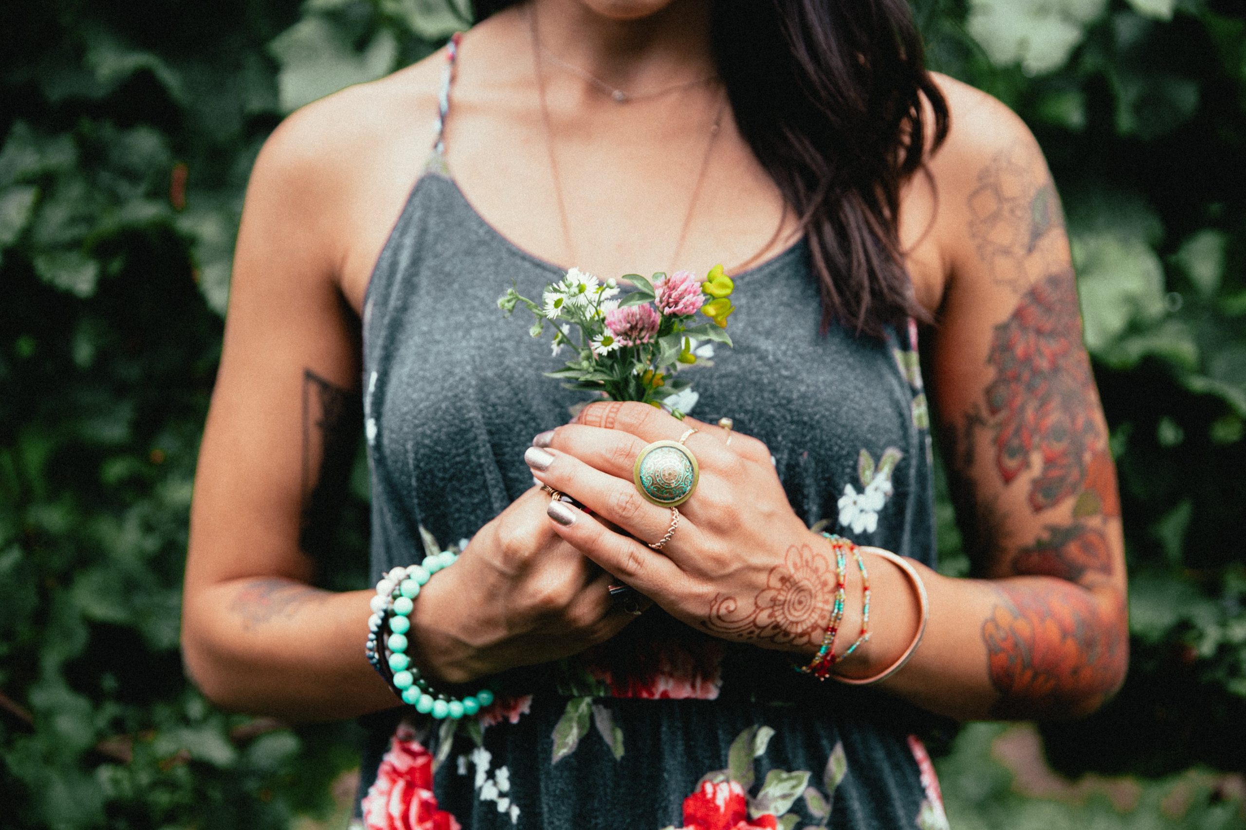 iso-republic-womens-fashion-tattooed-woman-holding-flowers
